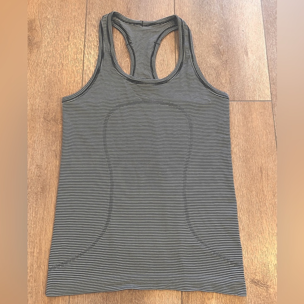 Lululemon swiftly tech tank  size 6